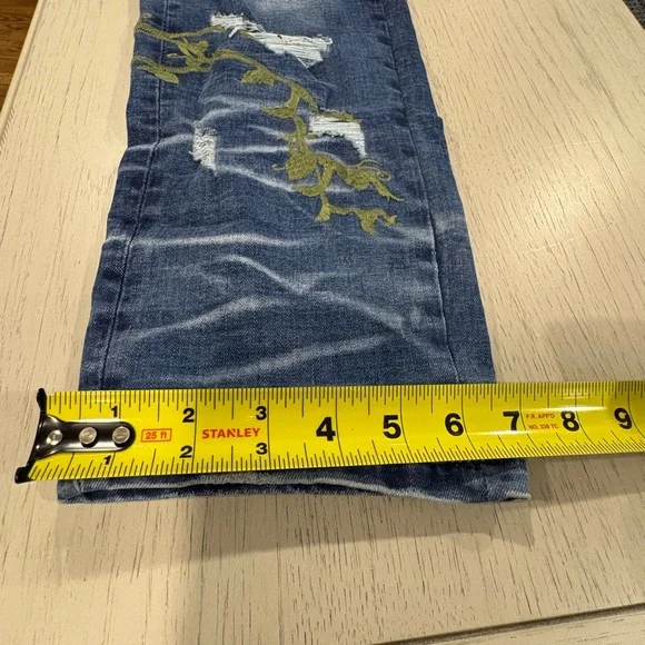 Stylish Blue Jeans with Olive Embroidered Accents - Picture 6 of 16